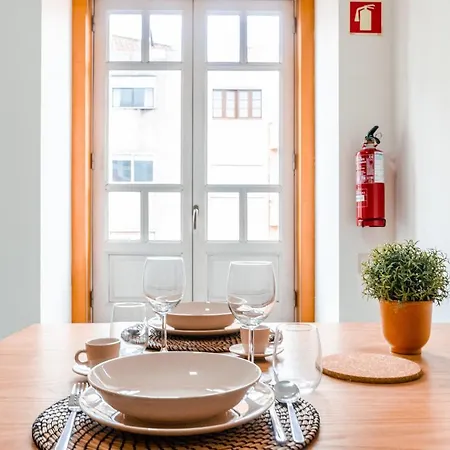 Apartament Cozy In The Heart Of Lapa - 5min Walk To Metro!