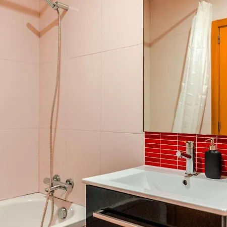 Cozy In The Heart Of Lapa - 5min Walk To Metro! Apartament